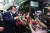 윤석열 대통령이 지난해 8월 26일 오후 대구 중구 서문시장을 찾아 시민들과 주먹을 부딪히며 인사하고 있다. 사진 대통령실