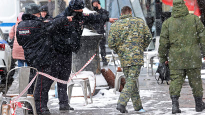 '카페 폭발' 러 군사블로거 사망…석고상 선물 26세 여성 잡혔다