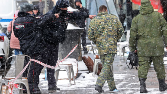 '카페 폭발' 러 군사블로거 사망…석고상 선물 26세 여성 잡혔다