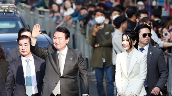 尹 "싸울 때는 싸워야 한다"…여권 "싸울 줄 아는 참모 쓸 듯"