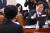 더불어민주당 박범계 의원이 지난달 27일 국회에서 열린 법사위 전체회의에서 한동훈 법무부 장관에게 질의하고 있다. 연합뉴스