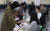 4·5 재보궐선거 투표일인 5일 울산 중구 우정동행정복지센터 2층에 마련된 우정동 제1투표소에서 유권자들이 본인 확인을 위해 줄을 서 있다. 뉴스1