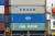 독일 함부르크항을 출항하는 중국해운과 COSCO(중국해양해운)의 컨테이너가 쌓여 있는 모습. 로이터=연합뉴스