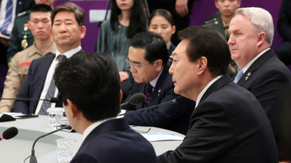 尹 “북 인권 실상 알리는 게 국가 안보 지키는 길”