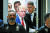 도널드 트럼프 전 미국 대통령(가운데)이 4일(현지시간) 뉴욕 맨해튼 형사법원 청사 안으로 들어서고 있다. AFP=연합뉴스