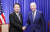 윤석열 대통령(왼쪽)과 조 바이든 미국 대통령이 지난해 11월 캄보디아에서 열린 한미 정상회담에서 악수하고 있는 모습. 뉴스1 