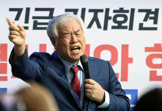 전광훈 "정치인 내 통제 받아야"...김기현 "우리당 당원 아냐"
