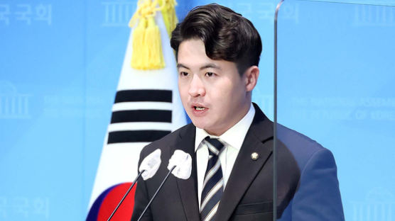 "문자폭탄에 기름 붓는 정치 참담"…오영환 '배지' 뗄 결심 왜