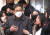 곽상도 전 의원이 지난 2월 8일 서울중앙지법에서 1심 선고 공판을 마친 후 법정을 나서고 있다. 연합뉴스.