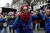프랑스 여성단체 '더 로지'가 지난 1월 정부의 연금개혁에 반대하며 시위를 하고 있다. 여성노동자의 상징인 청색 '리벳공 로지' 옷을 입었다. 로이터=연합뉴스