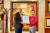 윤홍근 제너시스BBQ 그룹 회장(오른쪽)이 12일 뉴저지주 경제 발전과 일자리 창출 공로를 인정받아 뉴저지주 상원의원 고든 존슨으로부터 공로장을 받고 있다. 사진 BBQ