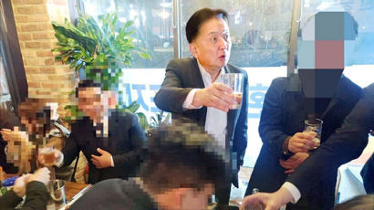 술자리서 물만 마셨다던 김영환…野의원 "폭탄주 20잔 마셨다"