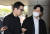 불법 촬영 및 유포 혐의로 재판에 넘겨진 래퍼 뱃사공(37·김진우)이 12일 서울 마포구 서울서부지방법원에서 열린 1심 선고 공판에 출석하고 있다. 연합뉴스