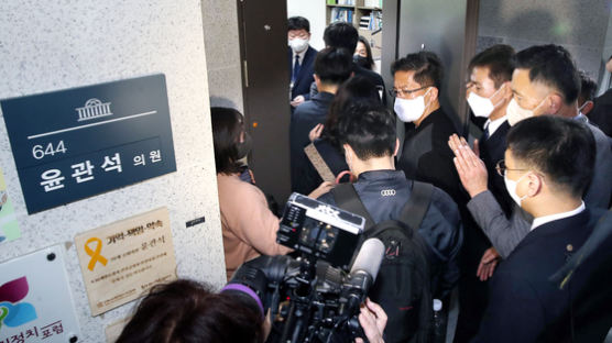이정근 징역 4년6개월 중형…민주당 불법자금 수사 탄력