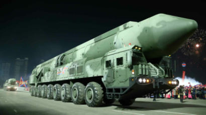 '킬체인 무력화' 北 고체연료 ICBM 쏘나…중거리 미사일까지 발사