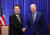 지난해 11월 캄보디아 프놈펜에서 열린 한미 정상회담에서 악수하는 윤석열 대통령과 조 바이든 미국 대통령. [연합뉴스]