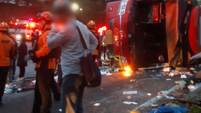 [사진] 이스라엘 관광객 탄 버스 수안보서 전복 … 1명 사망 34명 중경상