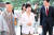 박근혜 전 대통령이 대구로 귀향한 지 1년여 만인 11일 오전 첫 공개 외출로 대구 동구 팔공산 동화사를 찾아 경내를 산책하고 있다. 뉴스1