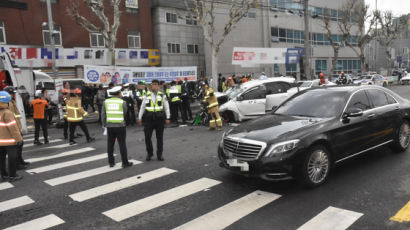 신림서 돌진한 전기차 택시에 1명 사망…70대 운전자 "급발진"
