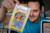 덴마크의 한 포켓몬카드 수집가가 자신의 카드를 보여주고 있다. 로이터=연합뉴스