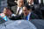 15일 테러 사건 약 1시간 뒤인 이날 낮 12시20분경, 기시다 후미오 일본 총리는 와카야마 역 앞에 모습을 드러낸 뒤 "심려를 끼쳐 죄송하다"며 20분간 선거 지원 연설을 했다. AFP=연합뉴스