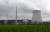 지난 14일 독일 남부 바이에른주 란츠후트 인근 에센바흐에 있는 원자력 발전소에서 증기가 피어오르고 있다. 이 원전은 15일 폐쇄됐다. AFP=연합뉴스