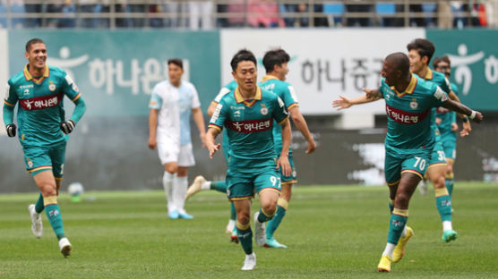 이진현의 환상 감아차기 골 앞세운 대전, 울산 7연승 저지...2-1승