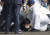 15일 오전 11시 30분께 기시다 후미오 일본 총리가 일본 와카야마(和歌山)현에서 현장 시찰을 마치고 연설을 시작하기 직전 폭발음을 야기시킨 물체를 던진 남성이 체포되고 있다. 연합뉴스