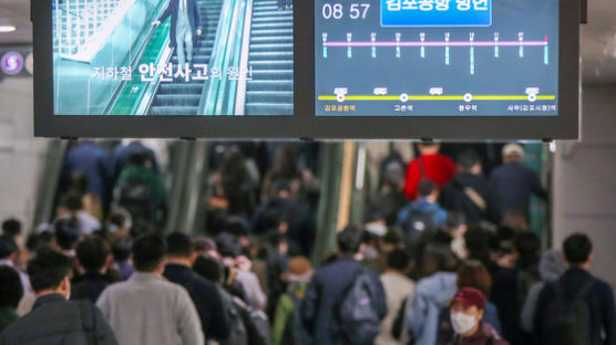 '지옥철' 김포골드라인 승객 분산 위해 전세버스 40대 투입
