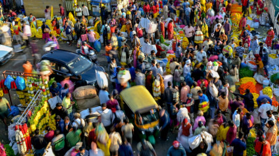 올해 세계 인구 1위 바뀐다…인도, 中보다 300만명 많아질 것