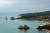 뒤쪽의 해변에 맞닿은 육중한 바위가 아프로디테 탄생지로 유명한 '페트라 투 로미우'다.