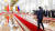  러시아를 방문한 시진핑 중국 국가주석이 지난 3월 21일(현지 시각) 모스크바 크렘린궁 행사장에 입장하고 있다. 블라디미르 푸틴 대통령이 레드 카펫 반대편에서 그를 기다리고 있다. [로이터=연합뉴스]