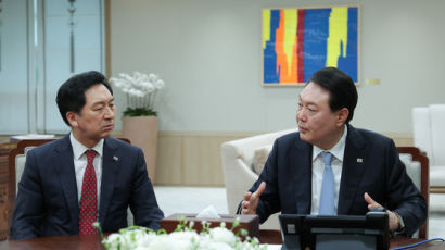 尹, 與지도부 비공개 면담…"방미 설명, 국회현안 전달 받았다"