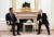 블라디미르 푸틴(오른쪽) 러시아 대통령이 지난달 15일 모스크바 크렘린궁에서 바샤르 알아사드 시리아 대통령을 만나고 있다. AFP=연합뉴스