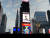 20일(현지시간) 미국 뉴욕 한복판인 맨해튼 타임스스퀘어 대형 전광판에 한국전 참전 용사에게 감사의 뜻을 담은 한·미 동맹 70주년 기념 헌정 영상이 상영되고 있다. [사진 삼성전자]