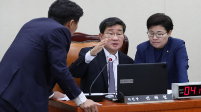 민주당 전해철 환노위원장, 소속당이 밀어붙인 노란봉투법 직회부 제동