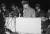 1951년 4월 25일 해임돼 본국에 돌아온 더글러스 맥아더가 시카고에서 5만의 군중을 상대로 연설하는 모습. 위키피디아