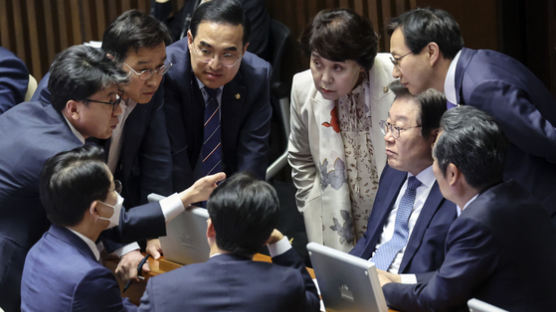 검찰에 되레 "명단 까라"…총선 앞 '돈봉투' 확산 벌벌 떠는 野 