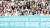 최연숙 국민의힘 의원 및 대한간호협회 회원들이 27일 오후 서울 여의도 국회 본청 앞 계단에서 현수막을 들고 간호법 제정안 통과를 환영하고 있다. 뉴스1