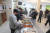 광주 북구 전남대학교 제1학생회관 식당에서 학생들이 ‘1000원 아침밥’을 이용하고 있다. [연합뉴스]