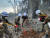 육군 8군단 장병들이 강원 강릉 산불 현장에서 잔불 제거 작전을 실시하고 있다. 육군