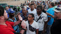 "기름 없어 버스도 못 굴려" 쿠바 경제난에 노동절 행사도 취소 