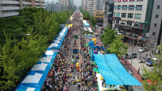 7차선 막고 15m 버블폭포, 세계 서커스까지…와, 어린이날이다