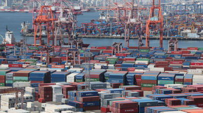 수출 7개월째 역성장…무역적자 폭은 열달 만에 최소