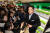 정용진 신세계그룹 부회장이 3일 인천 이마트 연수점을 방문해 리뉴얼 된 매장을 살펴본 후 취재진 질의에 답하고 있다. 뉴스1