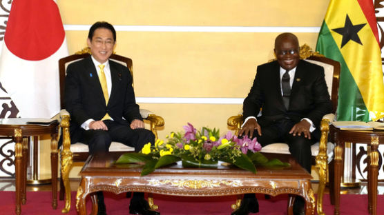 [사진] 기시다 총리, 가나 대통령과 회담