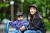 운동과 육아를 병행하는 스포츠클라이밍 선수 김자인(오른쪽)과 딸 오규아양. 김현동 기자