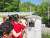 3일 서울 동작구 본동초등학교에서 열린 '본동 놀이 한마당' 운동회 '인생 네컷' 부스에서 학생과 학부모가 즉석 사진을 찍고 있다. 장윤서 기자