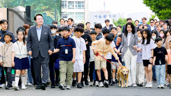 한국인데 한국인 못가던 땅... 尹과 아이들 '용산정원' 문 열었다
