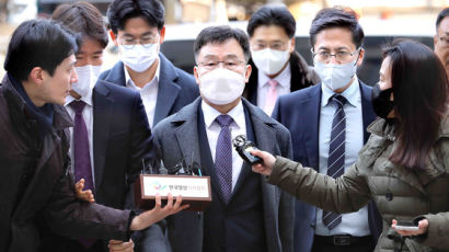 "김만배 '해결해주겠다'며 10억 뜯어냈다…저축은행 청탁 대가"